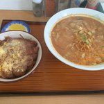 味の三平 - ハーフと三平の中間の辛さミニ➕ミニカツ丼