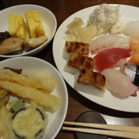 日本料理 「源氏」 ヒルトン名古屋 - 料理をお皿に盛り付けました