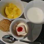 中国料理 「王朝」 - お皿に盛り付けたデザート