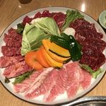 Yakiniku Aka Ushi - 牛カルビ、牛ロース、牛ハラミ、トントロ