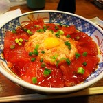 磯丸水産 - マグロの漬け丼 うずらの卵付き