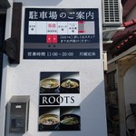 ROOTS - 駐車場は店の前に2台