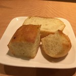 モメンティ・フェリチ - H.29.10.28.昼 ランチコース 3,000円税込のパン(ピンボケ)