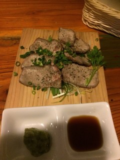 Mukokusekibarukaikyou - 牛タンの黒コショウ焼き