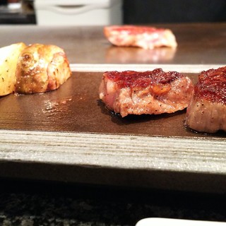 黒毛和牛ヘレ サーロイン イチボ合計100g 3種類のお肉とお造り5種 魚介も楽しめる 基本プラン 匠 コース 旬菜鉄板 喜積 Kiseki 福島 鉄板焼き 食べログ 黒毛和牛ヘレ サーロイン イチボ合計100g 3種類のお肉とお造り5種 魚介も楽しめる 基本プラン 匠 コース 旬菜鉄板 喜積 Kiseki 福島 鉄板焼き 食べログ