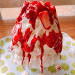 雪みるく - 二種のベリー入りレアチーズ 900円