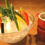 ビストロ 庵GuRi - 大人気！彩り野菜のバーニャカウダ（700円）