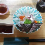 海さくら - 刺身盛り、ヒラメ、タイ、イワシ、サワラのタタキちょっぴりイクラ。