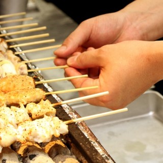 一本、一本スタッフが丁寧に焼き上げる『串焼き』
