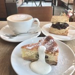 SLOPE - 焼き芋チーズケーキ 420円(税込)
      きな粉スコーンサンド 380円(税込)
      カフェラテL 420円(税込)