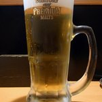 立呑み処 ひさまつ - まずは、何時ものように生ビールからのスタートです。 ここは、サントリーのザ・プレミアムモルツ３８０円のようです。 ぷふぁ～、美味しい！！ 生き返りましたよ。 さて、今日は、何を食べましょうか。 サクッ