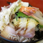 なぎさ鮨 - 刺身タップリの海鮮丼