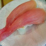 廻鮮寿司 塩釜港 - 中トロ500円(税込)生マグロで感動してたのに、驚愕の一皿でした★★★