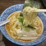 麺屋 銀星 海美風 海老名店 - ザクッとした食感のストレート麺
