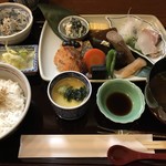 菊川 - 盛りだくさんのおまかせ定食