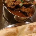 アロマズ オブ インディア - 烏骨鶏カレー。味が深くて美味しい。