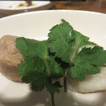 中華菜 高福 - 鹿肉の水餃子。全粒粉を使った茶色の皮は赤身の鹿肉とよく合い、個性ある逸品でした。