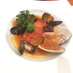 ビストロ ダイア - 金目鯛、蛤、ムール貝のポルトゲーゼ（トマト煮込み）