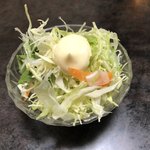 大串 - お通し①サラダ、ボリューミー。