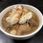大串 - モツ煮込み。