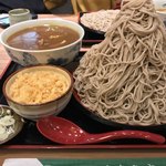 味奈登庵 - カレー南蛮そば 別盛り 富士山盛り＋揚げ玉！  
      せっかくみなとみらいまで来てくれたンだから、富士山盛りを見てもらわなくては！  