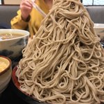 味奈登庵 - #食べログ的に撮るとこうなる。  
      富士山盛りは麺約1kg。
      さすがのボリューム。
      これで普通盛り＋200円というのだから、ちょーおトクですね☆