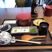 澤千 - 一杯目はそのまま、二杯目は薬味をのせて
                三杯目は出し汁で茶漬けに、四杯目はご自由に。