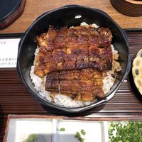 澤千 - パリパリの鰻はご飯と共に四当分にして