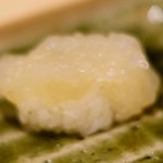 赤坂 すし 秀 - おまかせ15貫握り 1944円 の白海老の昆布〆