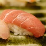 赤坂 すし 秀 - おまかせ15貫握り 1944円 の中トロ