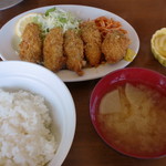 椎名食堂 - カキフライ定食 ご飯半分