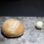 エクアトゥール - キルシュのアイス　バラのジュレ　苺とラズベリー　黒トリュフ蜂蜜　パートブリック