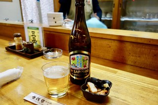 Kadoya - ［2018/01］瓶ビール・サッポロ黒ラベル(500円＋税)＋お通し(300円＋税)