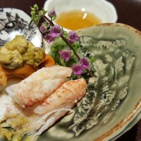 馳走 啐啄一十  - ③毛蟹(北海道襟裳岬産)の蝦夷馬糞雲丹(北海道根室産)を土佐酢で。
                  
                  毛蟹は冬は脂がのり、身がしっかりして、蟹の旨みが濃厚です。