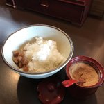 麺処 と市 - ごはん小 
      貝柱の佃煮と自家製おかかが付いてくる