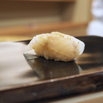 日本橋蛎殻町 すぎた - 【握り】寒ヒラメの昆布締め