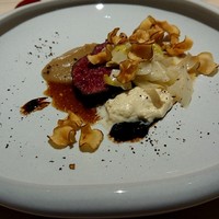 Restaurant MiYa－Vie - 白老牛腿肉のロースト、菊芋のピューレとチップス、湯葉、アンディーブと珈琲