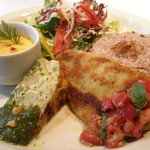 マザーエスタ - メカジキの香草パン粉焼き　フルーツトマトとタマネギのソース