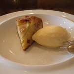 Bar à Vin ムッシュ ヨースケ - 無花果のケーキとバニラアイス