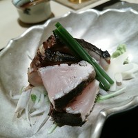 銀座 よし澤 - 「名物鰆のわら焼き」塩とニンニクで