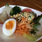 リストランテ ダ ヒロシ - サラダは自分で盛り付けます。