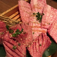 焼肉 433 - 極上タン厚切2,800円、特選厚切りハラミ2,280円