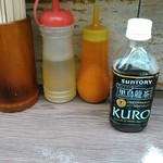 ラーメン二郎 - 酢  一味  黒烏龍茶