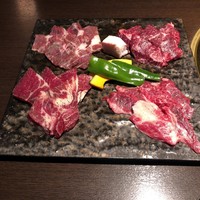 馬桜 下通り店 - 特選馬焼肉盛り２人前