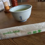 総本家にしんそば 松葉 - 総本家にしんそば松葉(京都府京都市東山区川端町・南座西隣)お茶・おしぼり