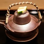 帰燕 - 昼懐石 6890円 の蛤の土瓶蒸し 橙添え