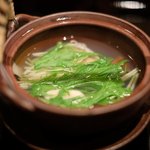 帰燕 - 昼懐石 6890円 の蛤の土瓶蒸し 橙添え 水菜、原木しいたけ、餅を使った麩