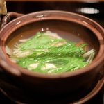 帰燕 - 昼懐石 6890円 の蛤の土瓶蒸し 橙添え 水菜、原木しいたけ、餅を使った麩