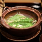 帰燕 - 昼懐石 6890円 の蛤の土瓶蒸し 橙添え 水菜、原木しいたけ、餅を使った麩