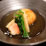 帰燕 - 昼懐石 6890円 の海老芋饅頭、筍、セリ、梅のお麩